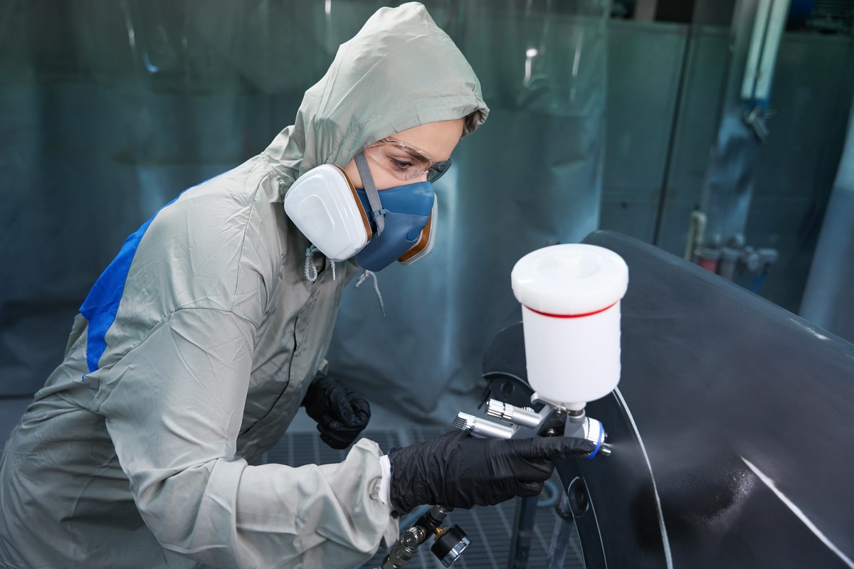 Produkty BHP dla lakierników – bezpieczeństwo w pracy